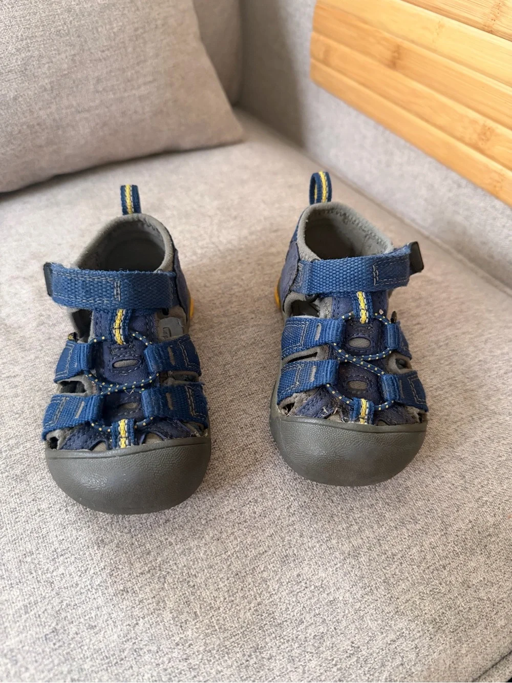 Keen rugged closed